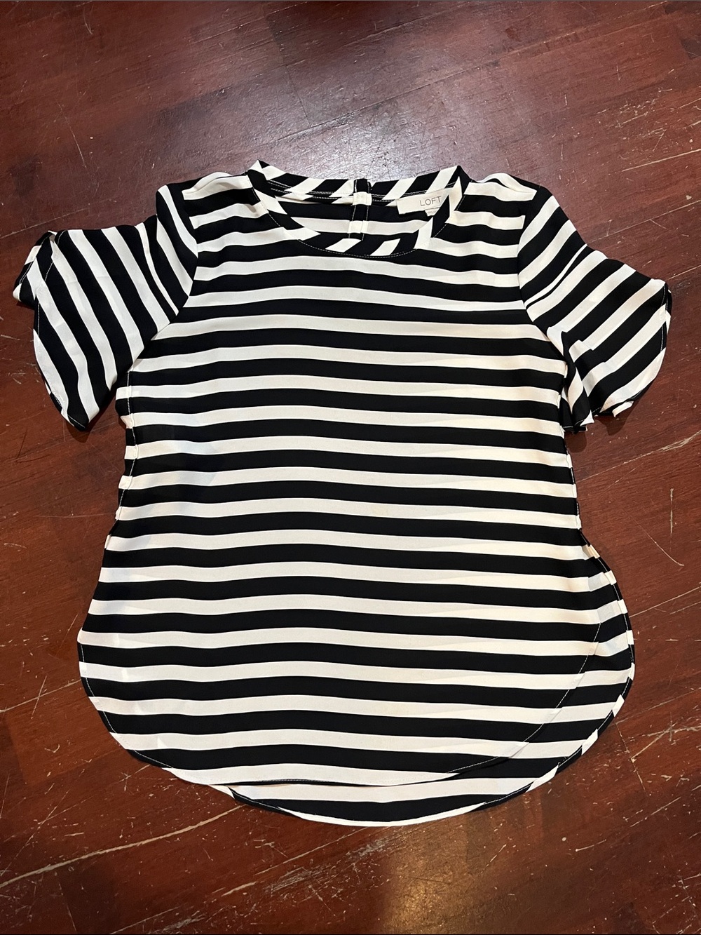 🌻3/$15🌻 LOFT Black and White Striped Short Sleeve Tee
